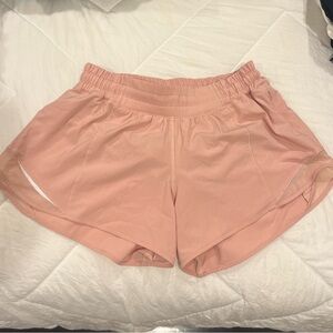 Lululemon Hotty Hot Low-Rise Lined Short 4” Coral Kiss Size 8